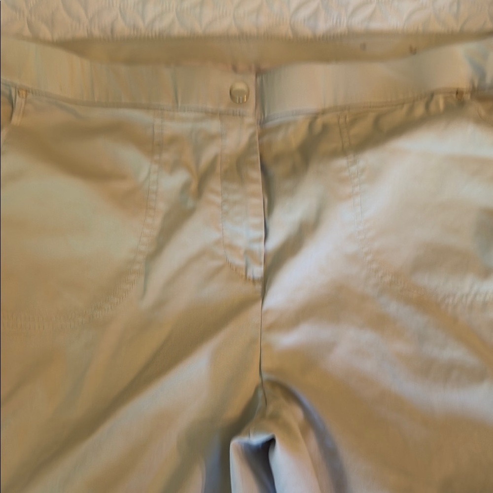 Really nice Chico‘s pants. They are almost like a cargo pant with side pockets .